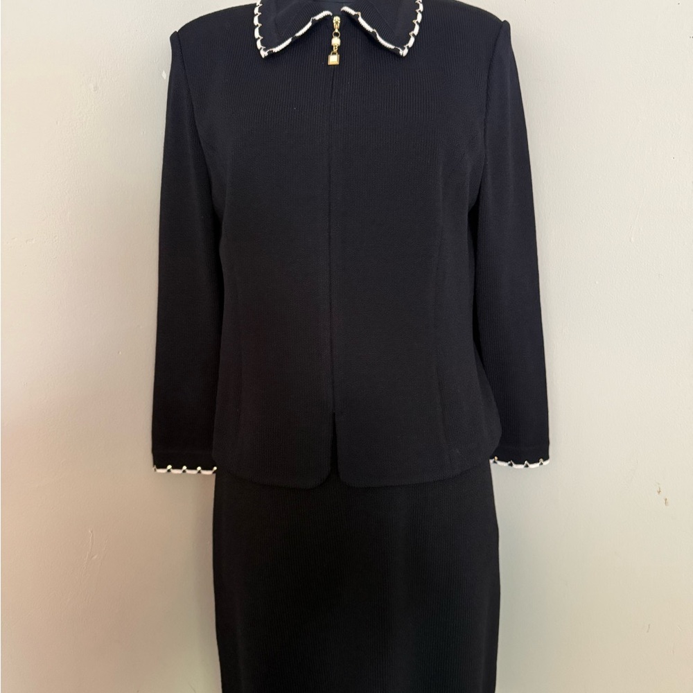 St. John Black Sheat jacket Peter Pan Collar size 12